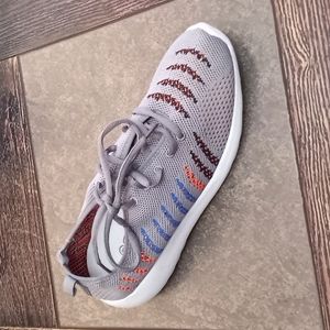 Women sneakers size 8